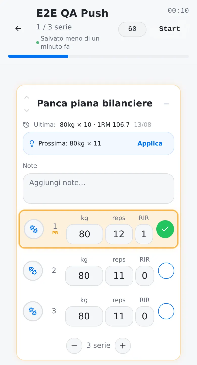 GymLog in tema chiaro: esercizio panca piana con la prima serie evidenziata in arancione come record personale.